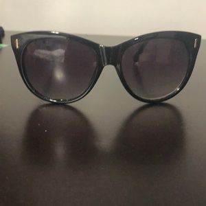 Black j crew sunglasses 😎